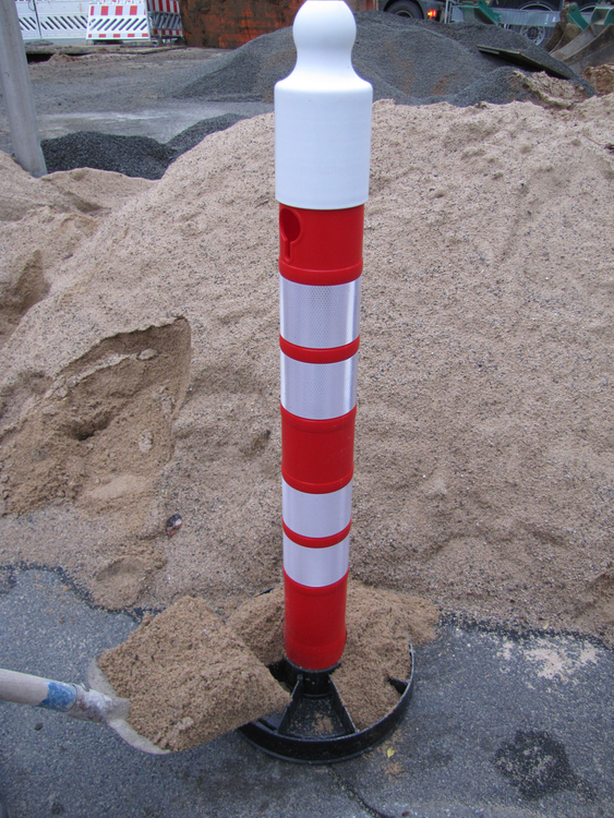 Anwendungsbeispiel: Kettenpfosten 5er-Set -Maxi Plus- PP, Höhe 1200 mm, Aufstelllänge 25 m (Art. 15842) Befüllbar mit Sand