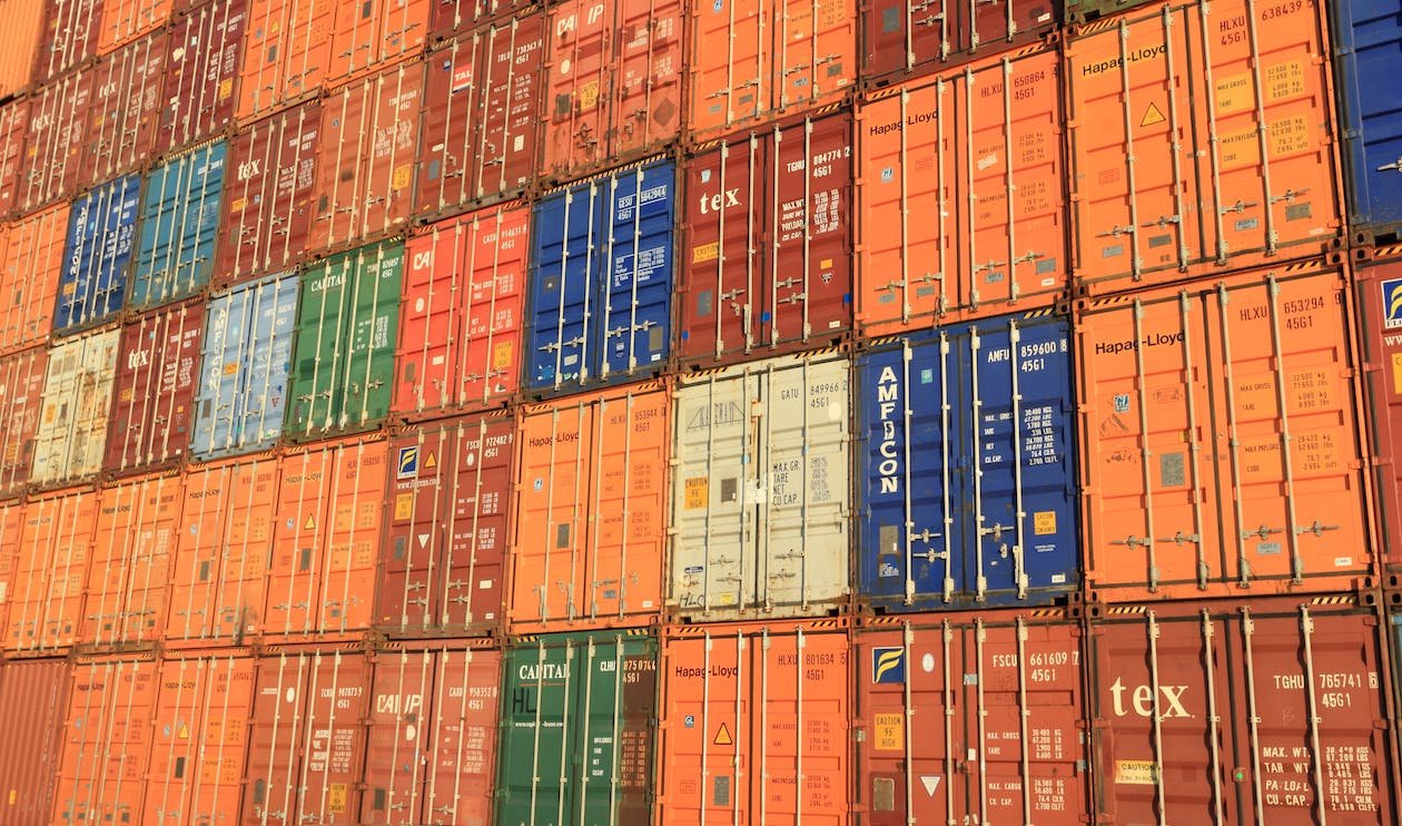 Warnmarkierung für Container: Regelungen in DIN 67520-2 und DIN 6171-1