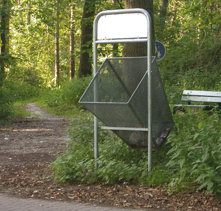 Anwendungsbeispiel: Abfallbehälter -Flensburg- im Park