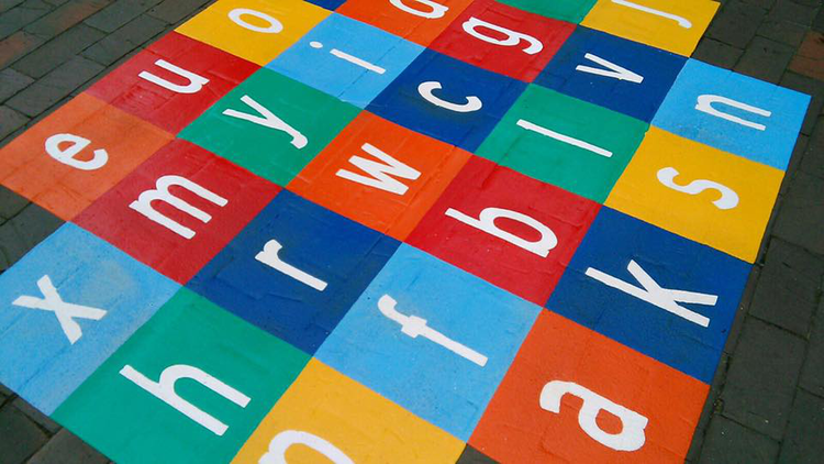 Spielplatzmarkierung Hüpfspiel DecoMark® 'Alphabet' aus Thermoplastik