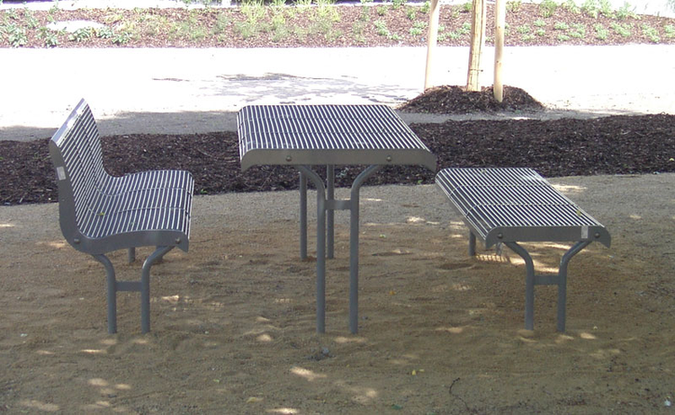 Anwendungsbeispiel: Tisch -Freelax- (Art. 20605-07) mit Sitzbänken (nicht enthalten: Art. 20584-07, 20575-07)
