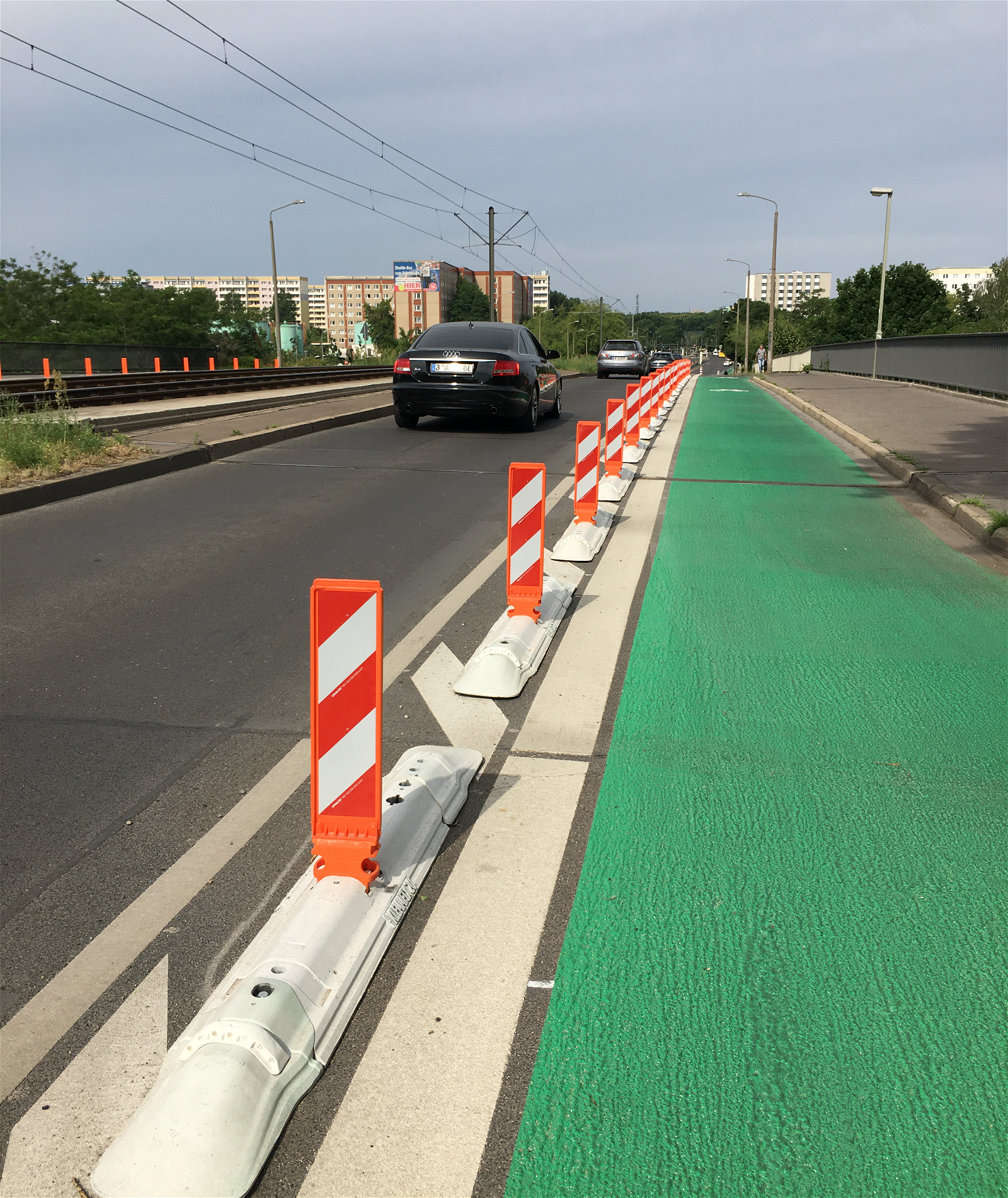 Anwendungsbeispiel: Das -Bike Lane- System ist weltweit erfolgreich integriert für flexible und einfache Verkehrslösungen.