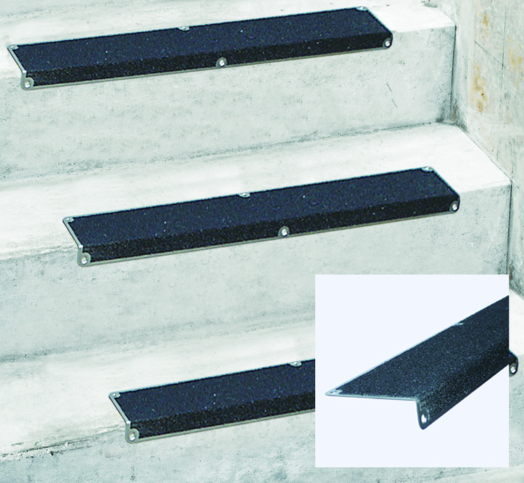 Anwendungsbeispiel: Edelstahl-Kantenprofil für Treppenstufen, schwarz ohne Text (Art. 33027)